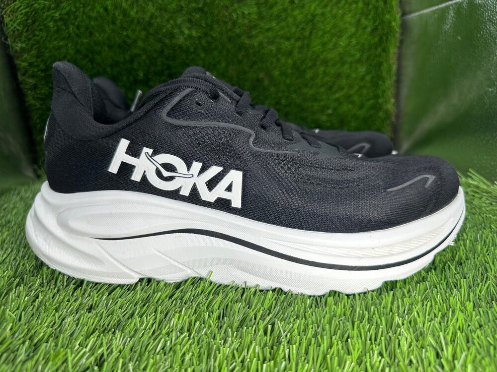 Hoka One One Clifton 10 1162050-BWHT Athletic Sneaker Women's 10D Black Jacquard